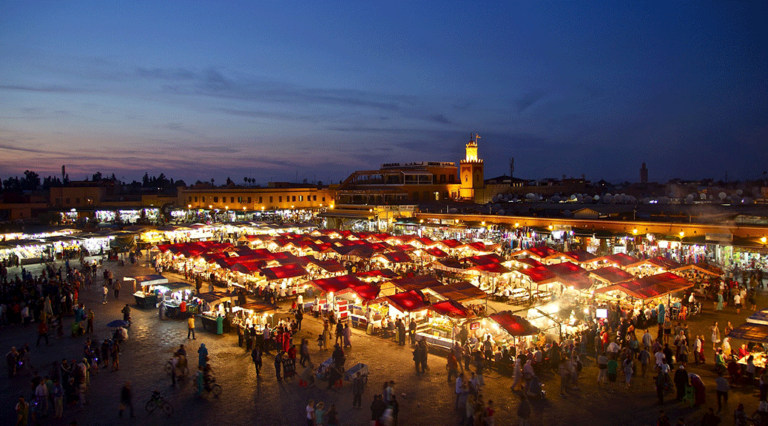 Comment s'appelle la place principale à Marrakech